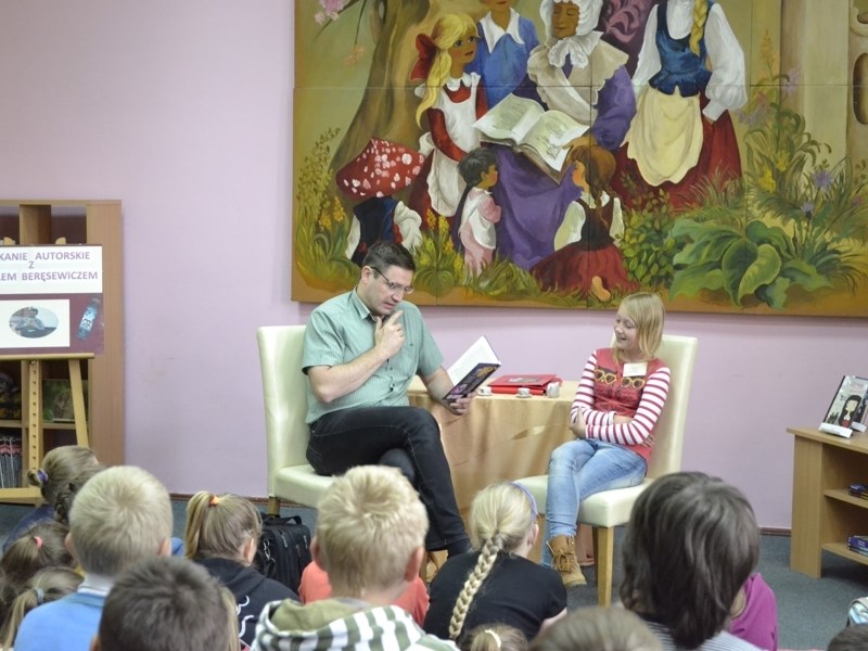 Jak zachęcić dzieci do rozmowy o książkach? (FOTO)