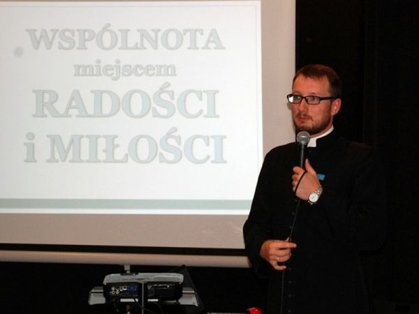 Wspólnota miejscem radości i miłości - spotkanie z ks. Marcinem Wierzchosławskim (FOTO)
