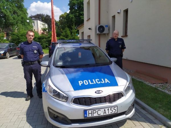 Policjanci z posterunku w Kamieniu Krajeńskim wyróżnieni "Kryształowymi Sercami" [FOTO]