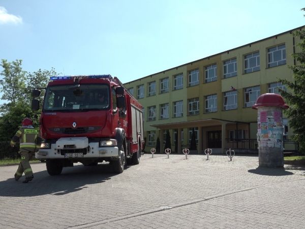Fałszywy alarm bombowy w sępoleńskim liceum [FOTO/WIDEO]