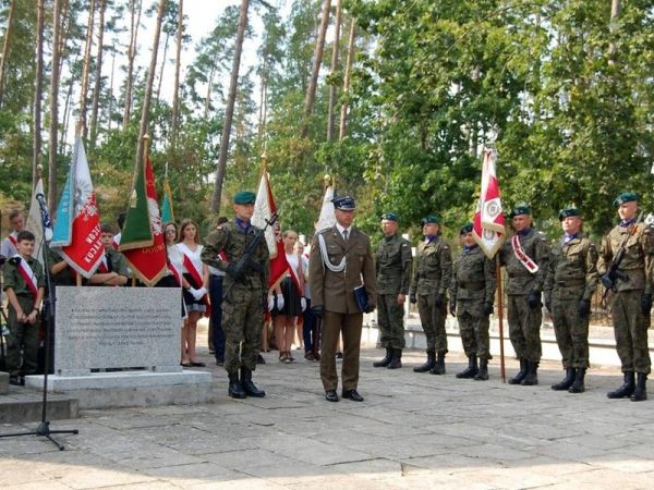 Godnie uczcili pamięć pomordowanych w Karolewie i ofiar II wojny światowej (FOTO)