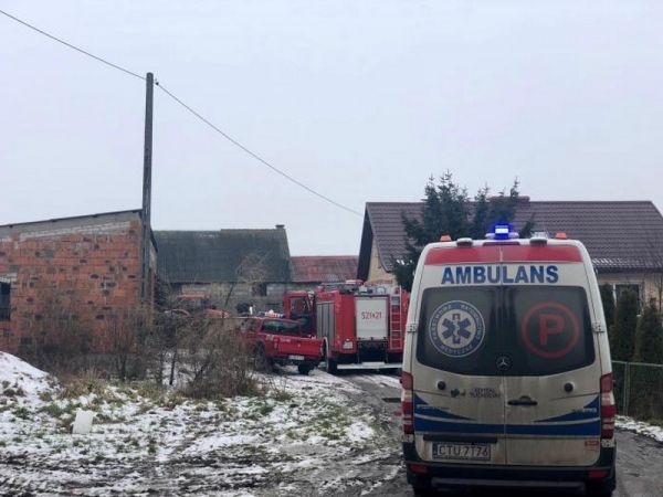 Pożar w Wałdowie. Poparzony właściciel budynku (FOTO)