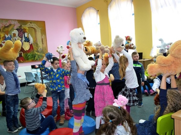 Tydzień z pluszowym misiem w bibliotece (FOTO)