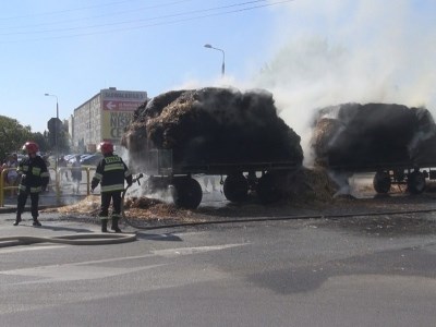 Pożar przyczep ze słomą (WIDEO)