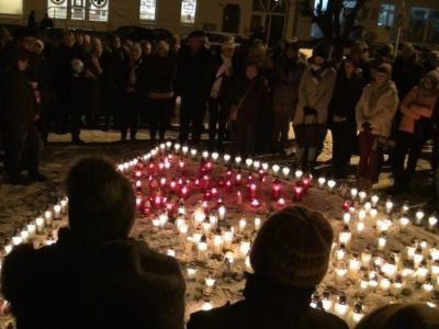 Solidarni z Gdańskiem wyrazili swój sprzeciw przeciwko nienawiści i przemocy (WIDEO)