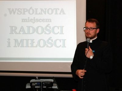 Wspólnota miejscem radości i miłości - spotkanie z ks. Marcinem Wierzchosławskim (FOTO)