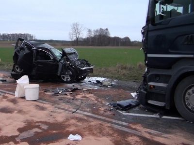 Autobus, samochód osobowy i ciężarowy zderzyły się na drodze krajowej nr 25 w miejscowości Płocicz (FOTO/WIDEO)