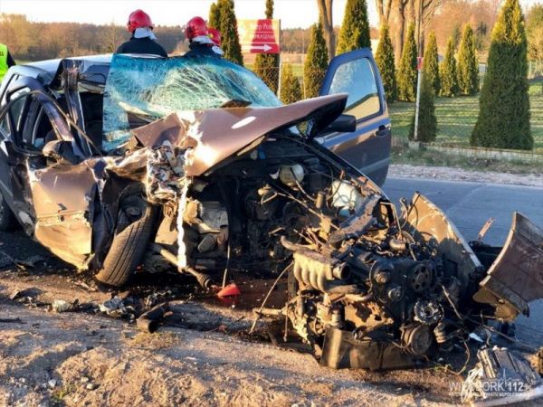 Wypadek na skrzyżowaniu w Trzcianach (FOTO)