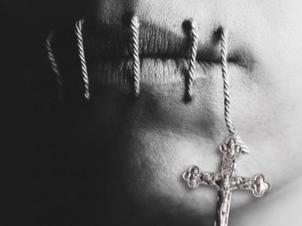 Premiera "Tylko nie mów nikomu". Ukazał się szokujący film Tomasza Sekielskiego o pedofilii w polskim Kościele (WIDEO)