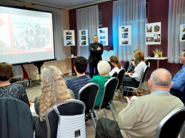 Popołudniu w bibliotece o południu Europy (FOTO)