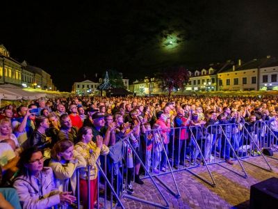 Powrót dużych imprez masowych. W plenerze będzie mogło się bawić więcej niż 150 osób [WIDEO]