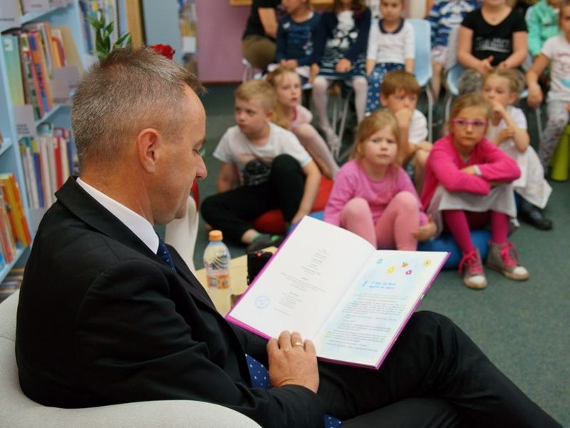 Cała Polska czyta dzieciom (FOTO)