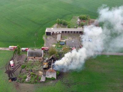 Pożar budynku gospodarczego w Rogalinie (gm. Sośno) [FOTO/WIDEO]