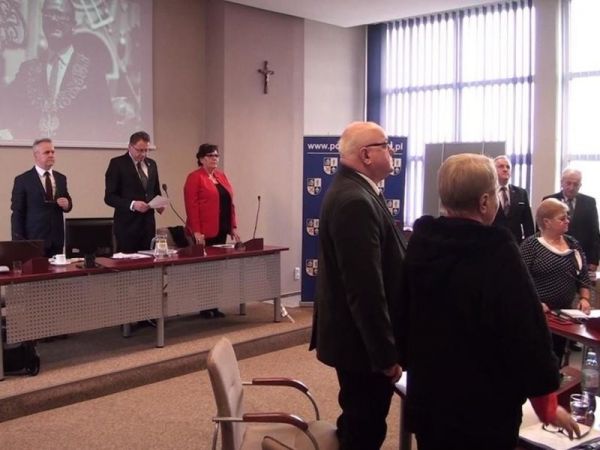 IV Sesja Rady Powiatu Sępoleńskiego. Radni minutą ciszy uczcili pamięć tragicznie zmarłego prezydenta Gdańska (WIDEO)