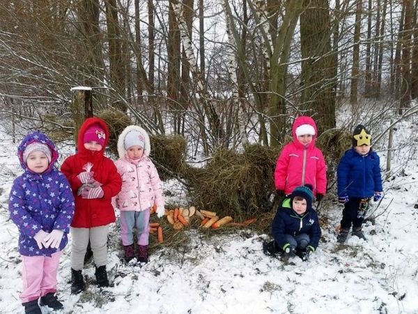 Maluchy z Wiśniewy pamiętają o zwierzętach (FOTO)