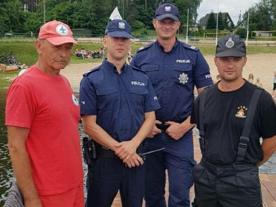 Policjanci, woprowcy i strażacy prowadzili wspólne działania nad Jeziorem Mochel w Kamieniu Krajeńskim [FOTO]