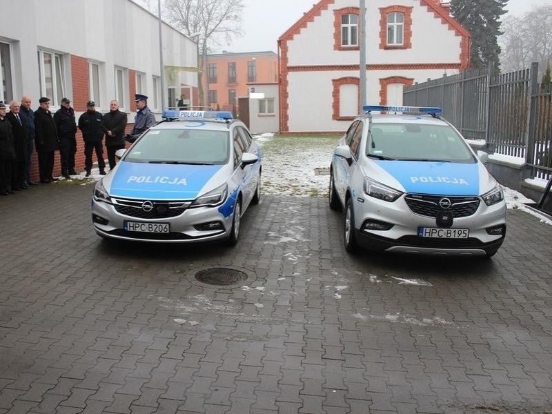 Nowe radiowozy w służbie sępoleńskiej policji (FOTO)