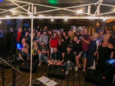 Rockowy start lata. Koncert zespołu POSTULAT na sępoleńskim molo [WIDEO]