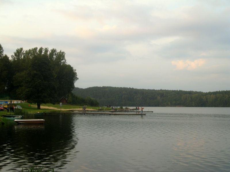 Zakaz kąpieli w jeziorze Mochel